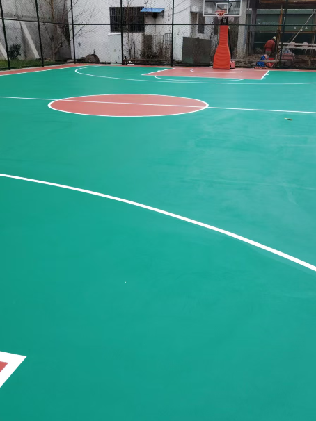 冀州 球场长期使用易出现地面开裂